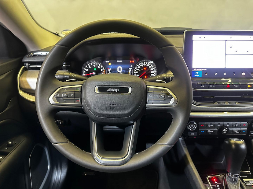 Foto do veículo JEEP COMPASS  LONG TF 2022 34.193 KM 132.900,00
