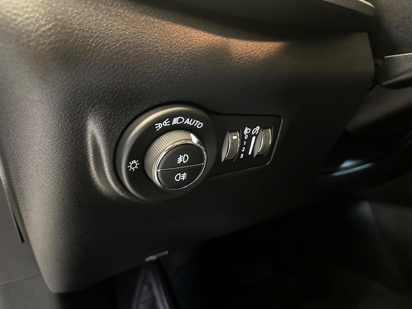 Foto do veículo JEEP COMPASS  LONG TF 2022 34.193 KM 132.900,00