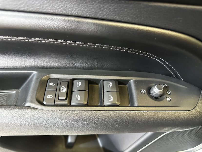 Foto do veículo JEEP COMPASS  LONG TF 2022 34.193 KM 132.900,00