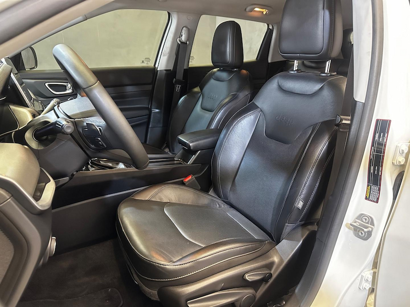 Foto do veículo JEEP COMPASS  LONG TF 2022 34.193 KM 132.900,00