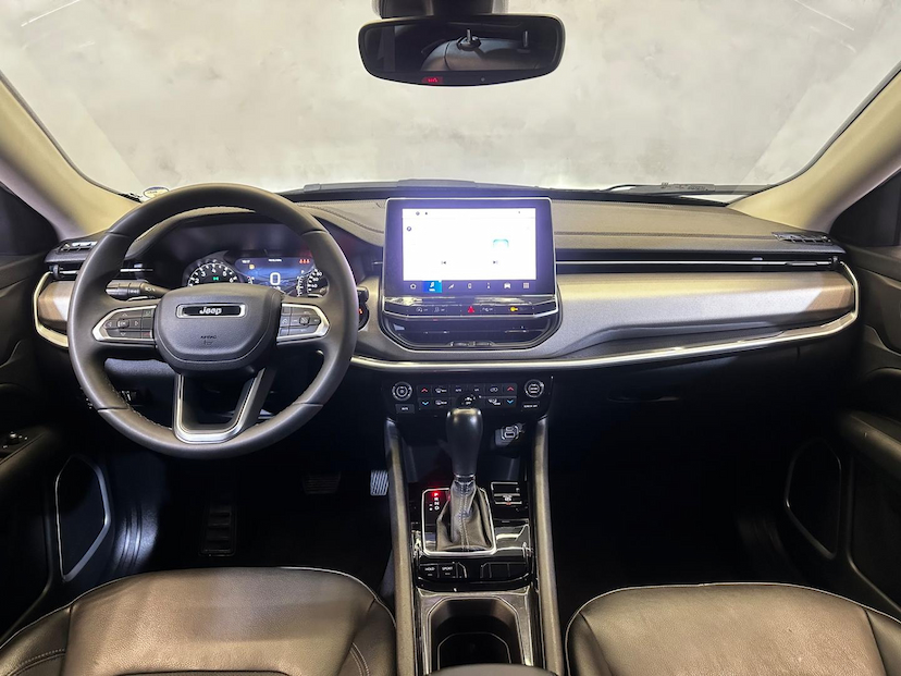 Foto do veículo JEEP COMPASS  LONG TF 2022 34.193 KM 132.900,00