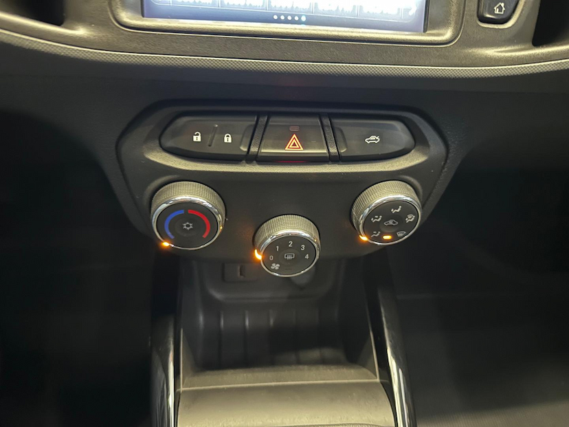 Foto do veículo CHEVROLET ONIX  1. 4MT LTZ 2019 34.543 KM 66.900,00