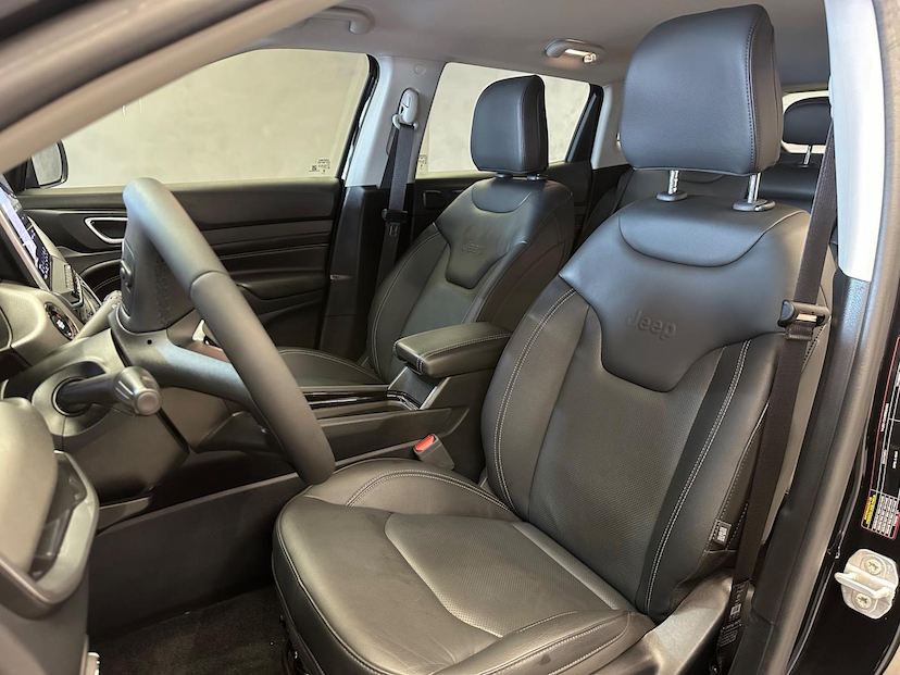 Foto do veículo JEEP COMPASS  LONG. T270 1.3 TB 4X2 FLEX AUT. 2024 3.705 KM 165.900,00