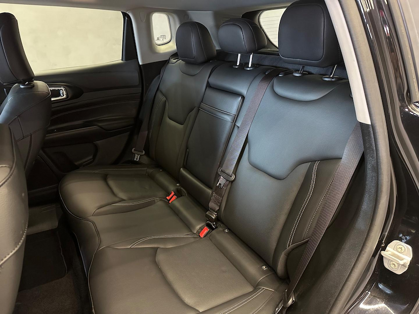 Foto do veículo JEEP COMPASS  LONG. T270 1.3 TB 4X2 FLEX AUT. 2024 3.705 KM 165.900,00