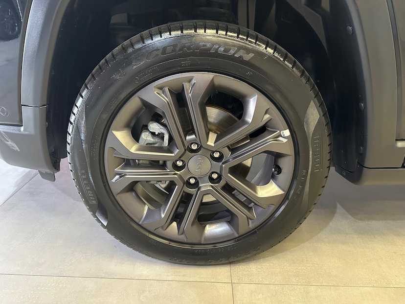 Foto do veículo JEEP COMPASS  LONG. T270 1.3 TB 4X2 FLEX AUT. 2024 3.705 KM 165.900,00