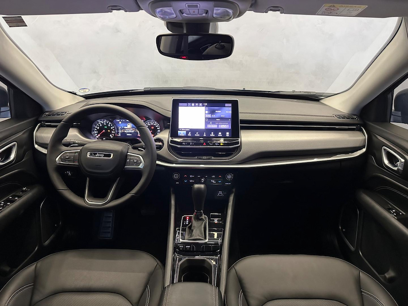 Foto do veículo JEEP COMPASS  LONG. T270 1.3 TB 4X2 FLEX AUT. 2024 3.705 KM 165.900,00