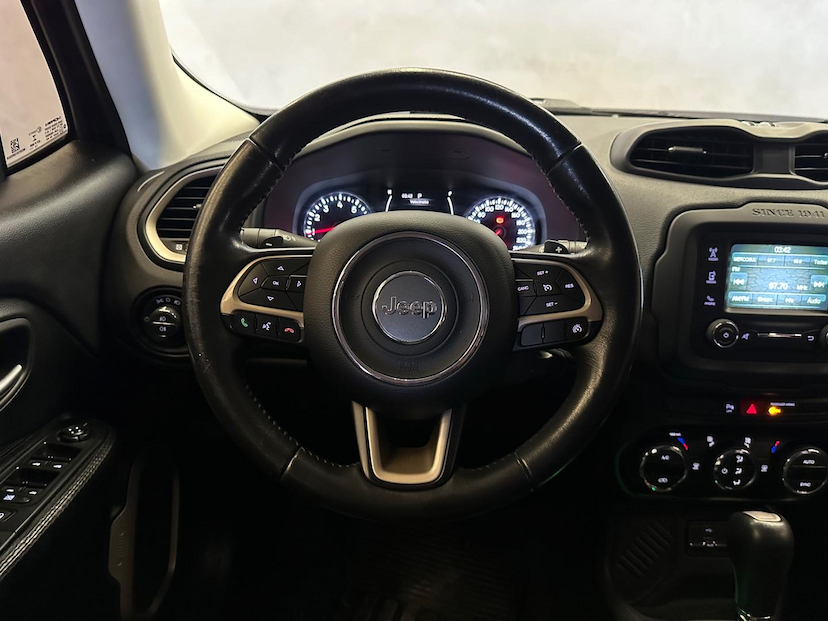 Foto do veículo JEEP RENEGADE  1.8 16V FLEX LONGITUDE 4P AUTOMATICO 2016 95.000 KM 69.900,00