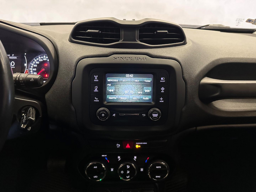 Foto do veículo JEEP RENEGADE  1.8 16V FLEX LONGITUDE 4P AUTOMATICO 2016 95.000 KM 69.900,00