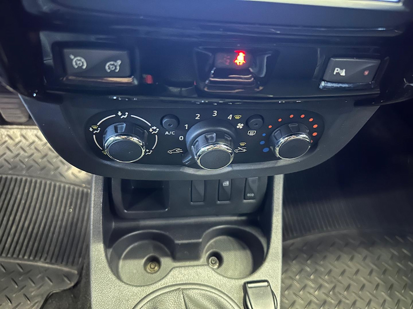 Foto do veículo RENAULT OROCH  16 4X2 2018 87.961 KM 72.900,00