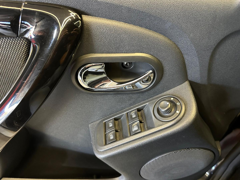 Foto do veículo RENAULT OROCH  16 4X2 2018 87.961 KM 72.900,00