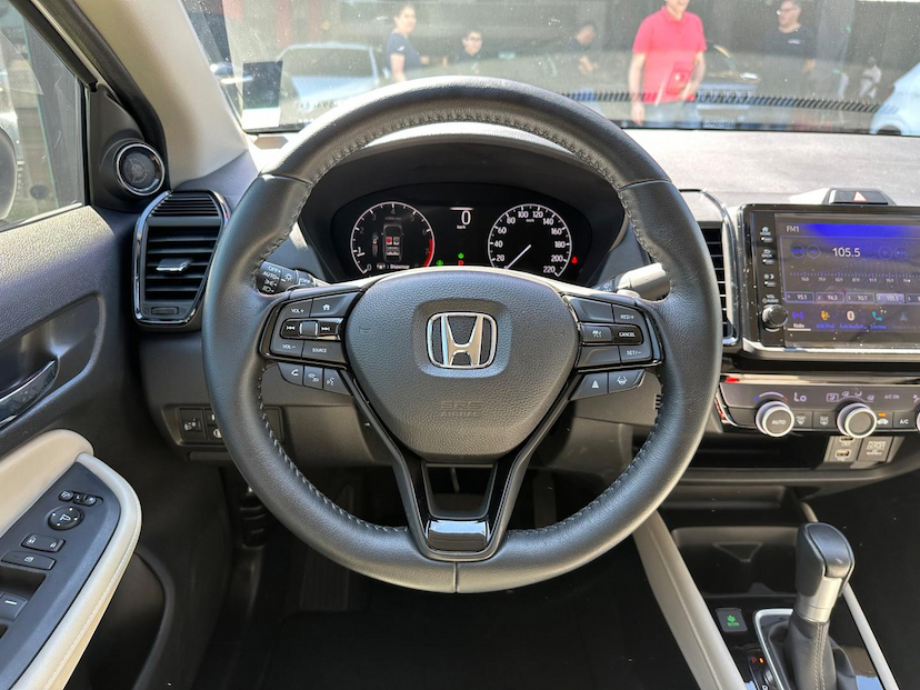Foto do veículo HONDA CITY  SEDAN TOURING 1.5 FLEX 16V 4P AUT 2023 26.540 KM 114.900,00