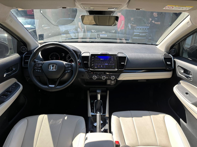Foto do veículo HONDA CITY  SEDAN TOURING 1.5 FLEX 16V 4P AUT 2023 26.540 KM 114.900,00
