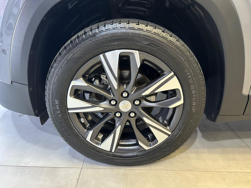 Foto do veículo CHEVROLET TRACKER  PREMIER 1.2 TURBO 12V FLEX AUT 2023 32.000 KM 119.900,00