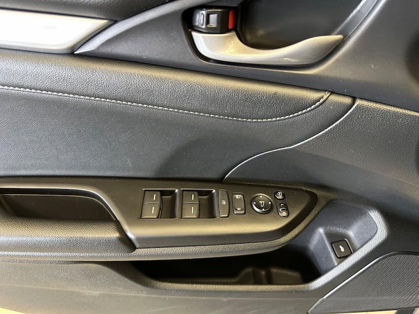 Foto do veículo HONDA CIVIC  2.0 16V FLEXONE  EX CVT 2020 44.393 KM 126.900,00