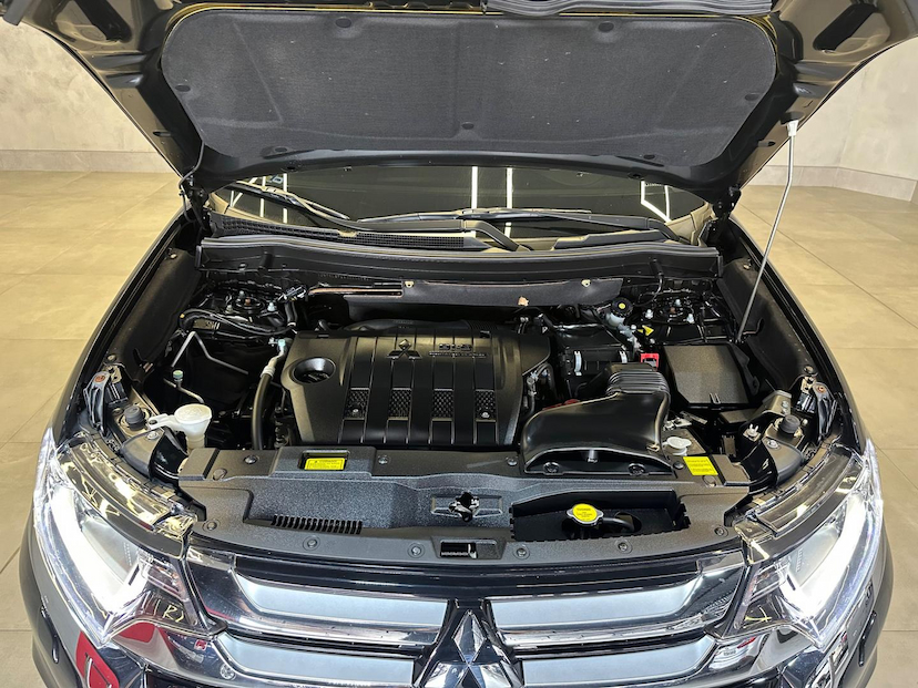 Foto do veículo MITSUBISHI OUTLANDER  2.2 165CV DIESEL 2018 71.400 KM 148.900,00