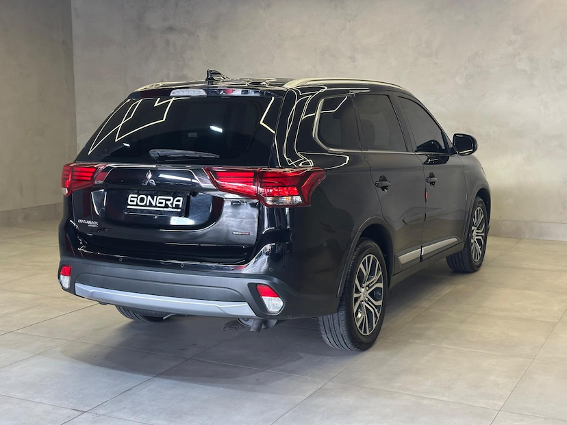 Foto do veículo MITSUBISHI OUTLANDER  2.2 165CV DIESEL 2018 71.400 KM 148.900,00