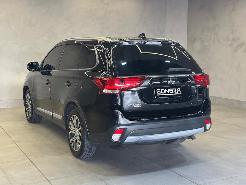 Foto do veículo MITSUBISHI OUTLANDER  2.2 165CV DIESEL 2018 71.400 KM 148.900,00