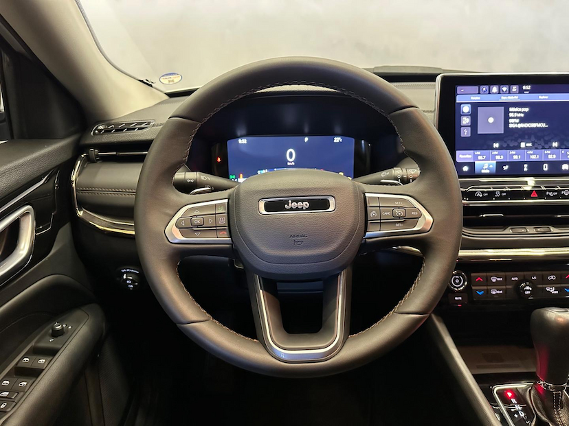 Foto do veículo JEEP COMPASS  LIMITED TF 2022 17.583 KM 148.900,00