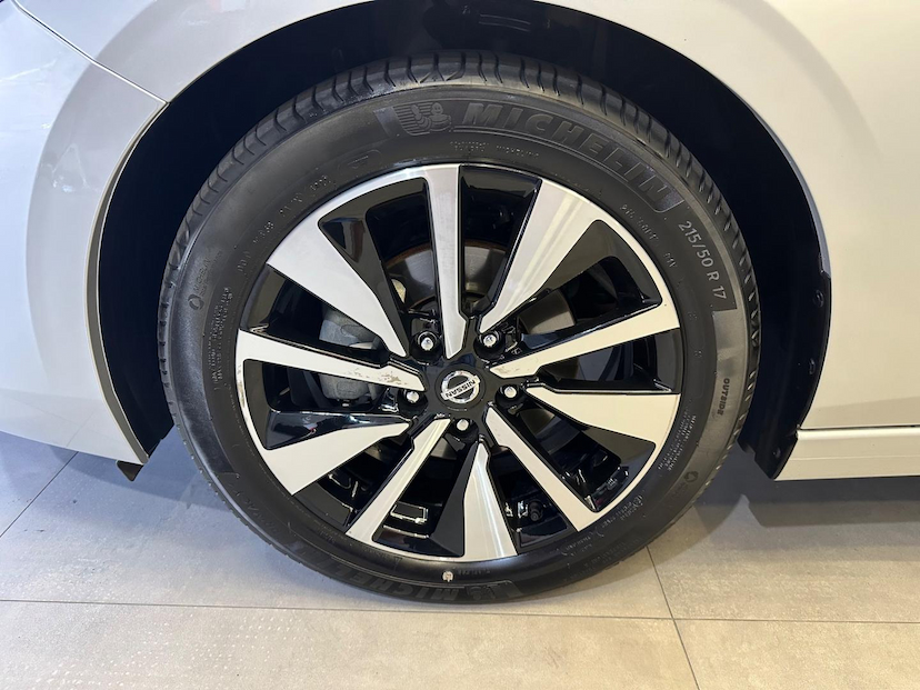 Foto do veículo NISSAN SENTRA  2.0 EXCLUSIVE CVT 2023 12.161 KM 148.900,00