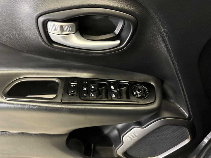 Foto do veículo JEEP RENEGADE  LGTD T270 2023 56.934 KM 103.900,00