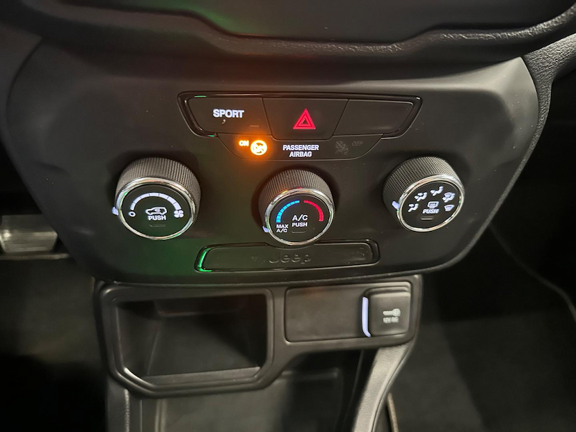 Foto do veículo JEEP RENEGADE  1.8 16V FLEX 4P 2020 22.526 KM 81.900,00
