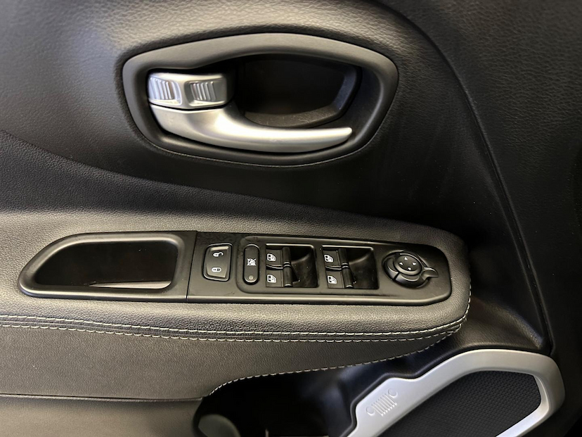 Foto do veículo JEEP RENEGADE  1.8 16V FLEX 4P 2020 22.526 KM 81.900,00