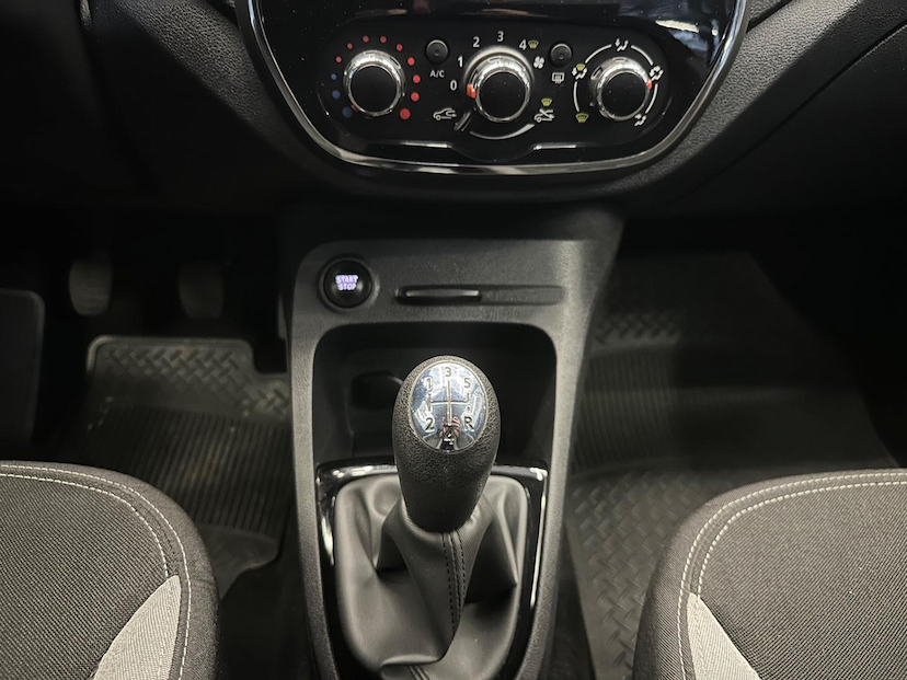 Foto do veículo RENAULT CAPTUR  ZEN 1.6 16V 5P MEC 2018 61.038 KM 73.900,00