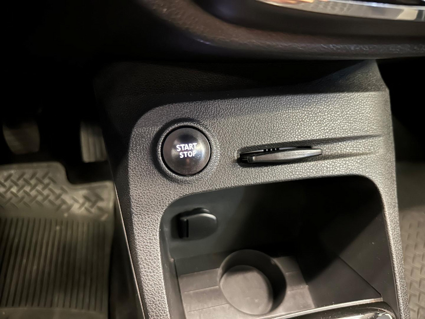Foto do veículo RENAULT CAPTUR  ZEN 1.6 16V 5P MEC 2018 61.038 KM 73.900,00