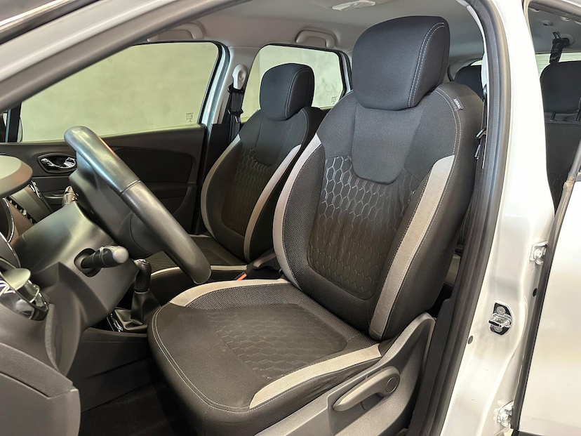 Foto do veículo RENAULT CAPTUR  ZEN 1.6 16V 5P MEC 2018 61.038 KM 73.900,00