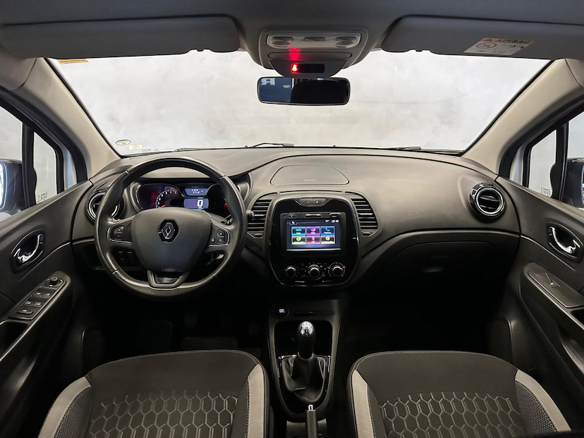 Foto do veículo RENAULT CAPTUR  ZEN 1.6 16V 5P MEC 2018 61.038 KM 73.900,00