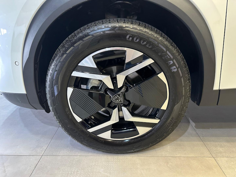Foto do veículo PEUGEOT 2008 PEUGEOT  GT 2025 6.284 KM 149.900,00