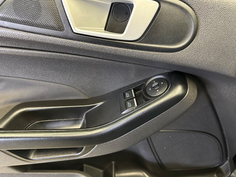 Foto do veículo FORD FIESTA  16SE 2017 80.036 KM 51.900,00