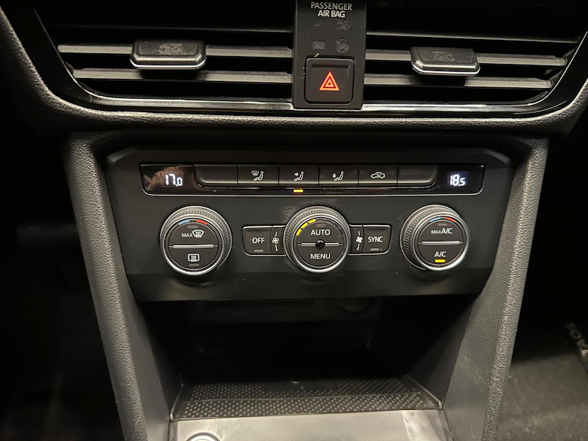 Foto do veículo VOLKSWAGEN TAOS  COMFORTLINE 1.4 250 TSI FLEX AUT 2022 43.545 KM 129.900,00