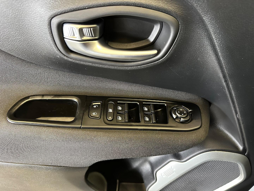 Foto do veículo JEEP RENEGADE  1.8 16V FLEX SPORT 4P AUTOMÁTICO 2021 68.729 KM 80.900,00
