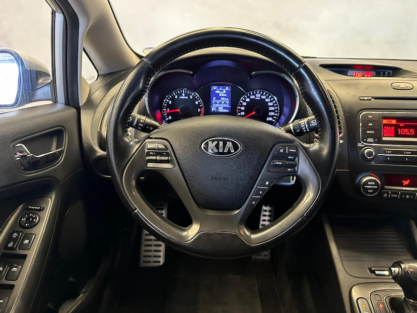 Foto do veículo KIA CERATO KIA  FF SX3 ATNB 2014 118.007 KM 64.900,00