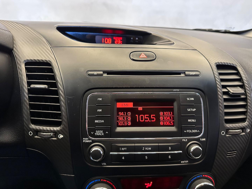 Foto do veículo KIA CERATO KIA  FF SX3 ATNB 2014 118.007 KM 64.900,00