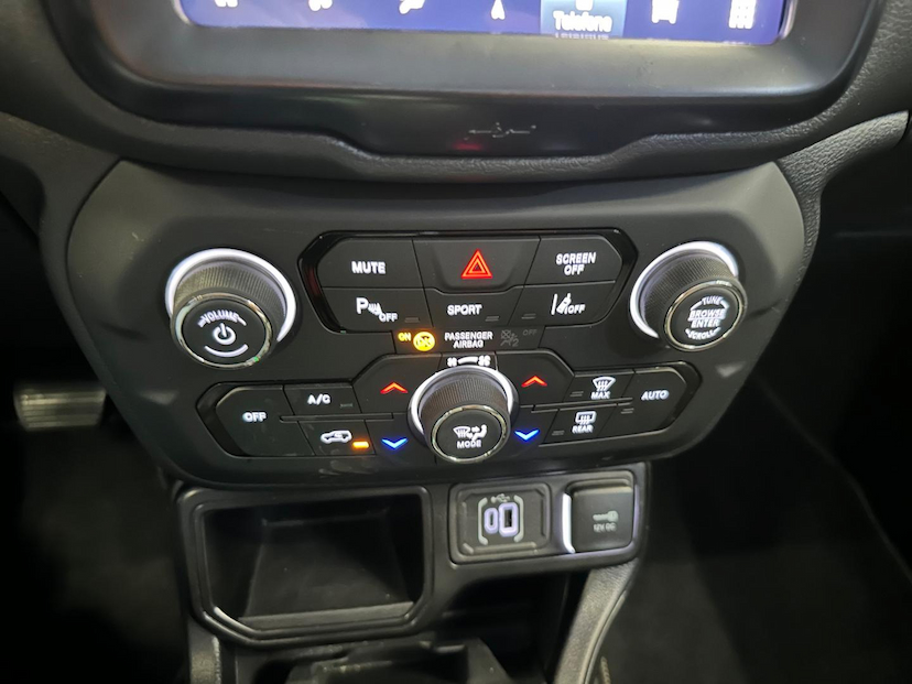 Foto do veículo JEEP RENEGADE  LGTD T270 2024 7.923 KM 125.900,00