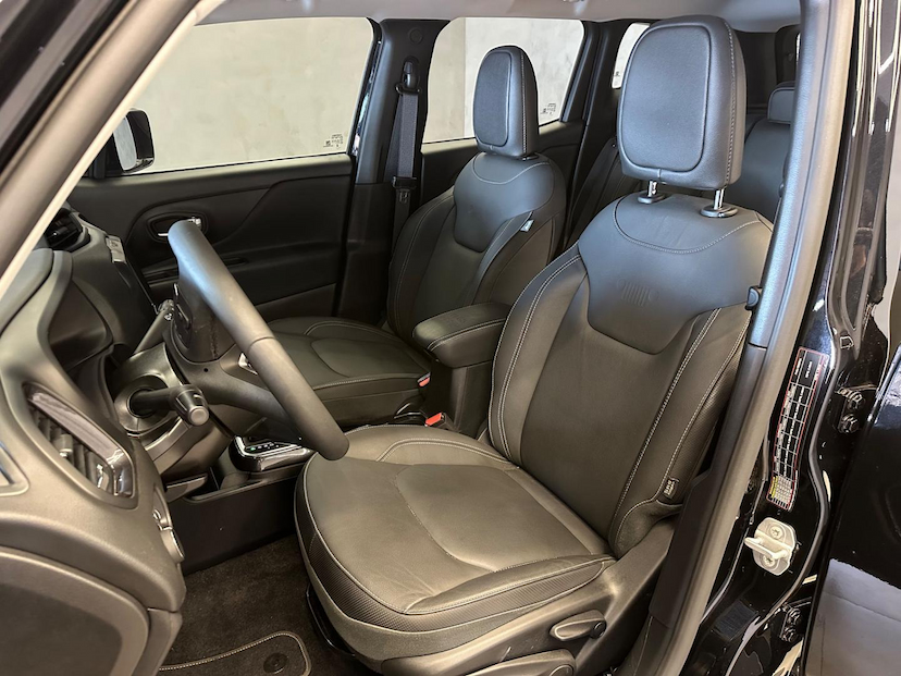 Foto do veículo JEEP RENEGADE  LGTD T270 2024 7.923 KM 125.900,00