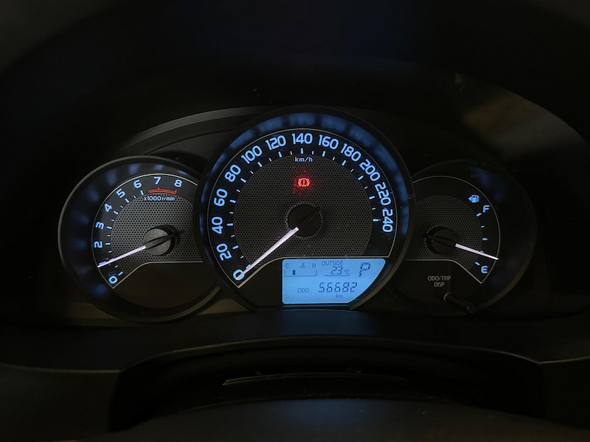 Foto do veículo TOYOTA COROLLA  GLI 1.8 CVT 2016 56.675 KM 84.900,00