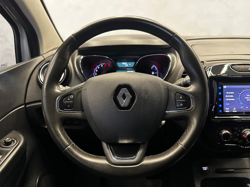 Foto do veículo RENAULT CAPTUR  LIFE 1.6 16V FLEX 5P AUT 2019 79.018 KM 75.900,00