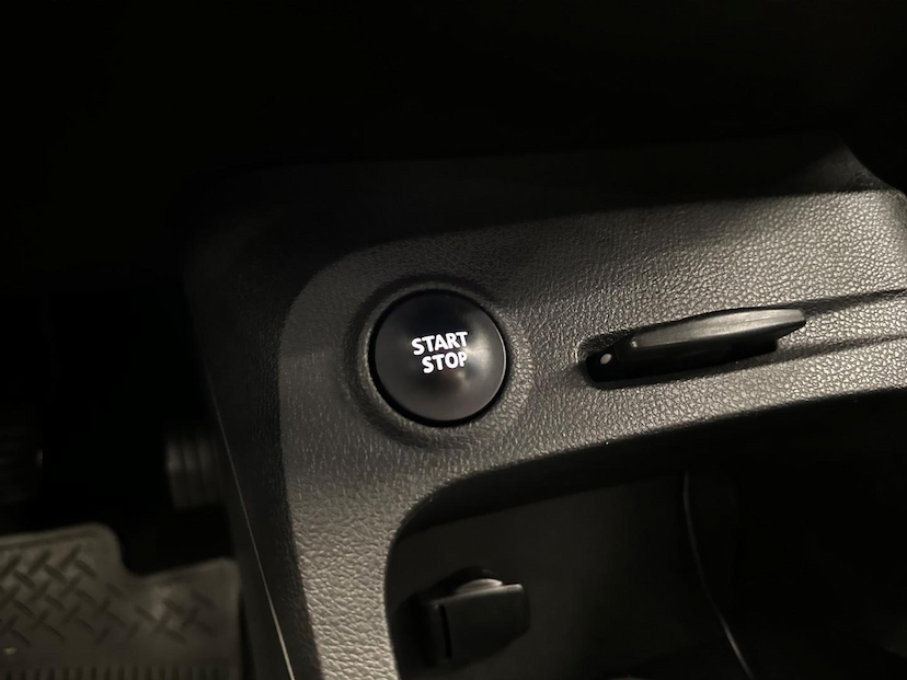 Foto do veículo RENAULT CAPTUR  LIFE 1.6 16V FLEX 5P AUT 2019 79.018 KM 75.900,00
