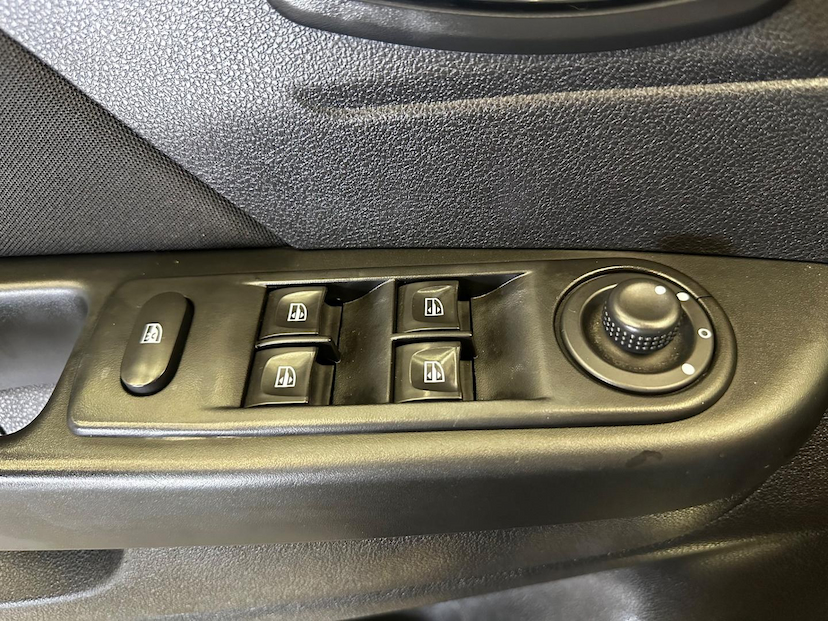 Foto do veículo RENAULT CAPTUR  LIFE 1.6 16V FLEX 5P AUT 2019 79.018 KM 75.900,00