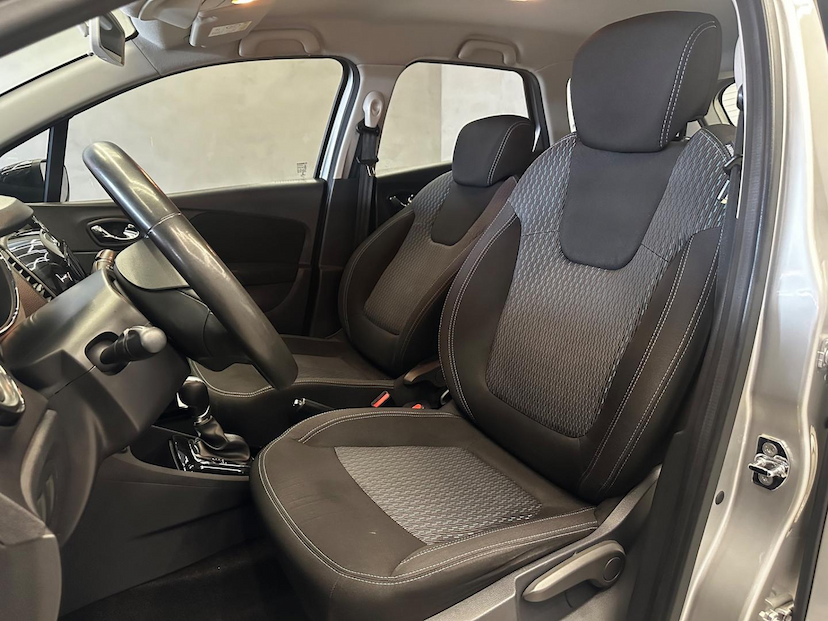Foto do veículo RENAULT CAPTUR  LIFE 1.6 16V FLEX 5P AUT 2019 79.018 KM 75.900,00