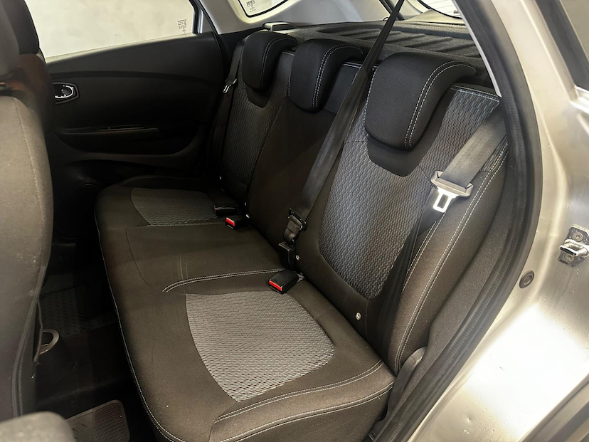Foto do veículo RENAULT CAPTUR  LIFE 1.6 16V FLEX 5P AUT 2019 79.018 KM 75.900,00