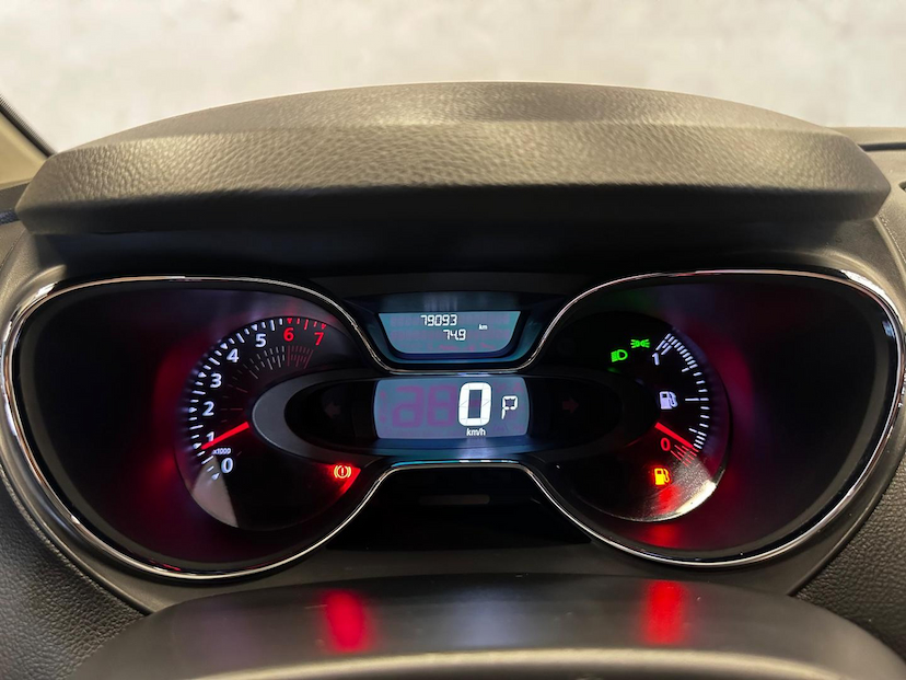 Foto do veículo RENAULT CAPTUR  LIFE 1.6 16V FLEX 5P AUT 2019 79.018 KM 75.900,00