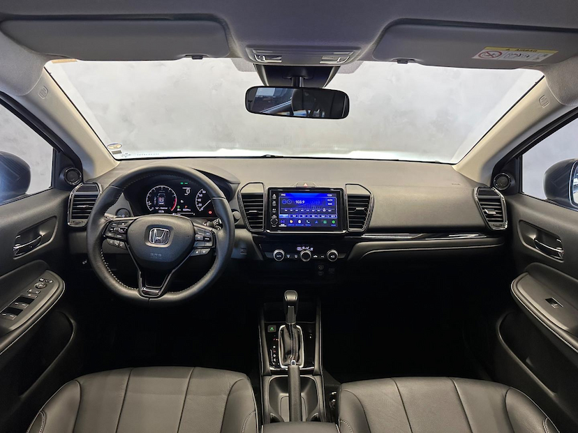 Foto do veículo HONDA CITY  HATCHBACK TOURING 1.5 FLEX 16V AUT 2023 22.100 KM 116.900,00
