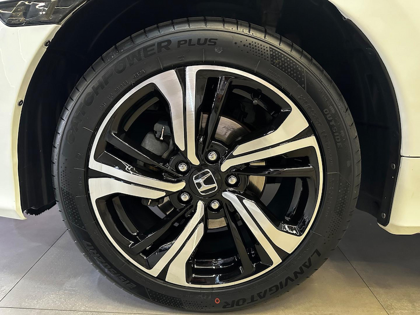 Foto do veículo HONDA CIVIC  SPORT MT 2019 67.909 KM 104.900,00