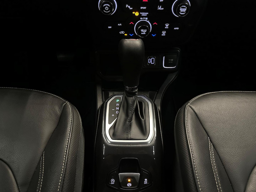Foto do veículo JEEP RENEGADE  LONGITUDE T270 1.3 TB 4X2 FLEX AUT 2022 29.933 KM 107.900,00