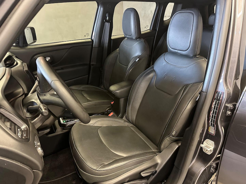 Foto do veículo JEEP RENEGADE  LONGITUDE T270 1.3 TB 4X2 FLEX AUT 2022 29.933 KM 107.900,00