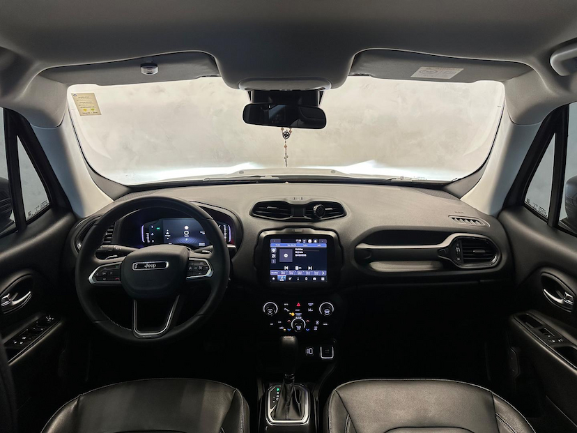 Foto do veículo JEEP RENEGADE  LONGITUDE T270 1.3 TB 4X2 FLEX AUT 2022 29.933 KM 107.900,00